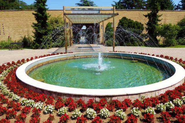 آرامگاه یوسیپ بروز تیتو (خانه گل ها)