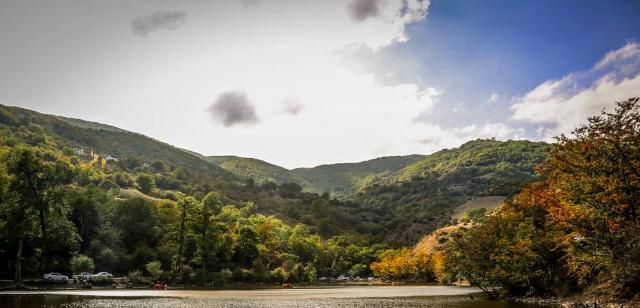 دریاچه طبیعی و زیبای شورمست