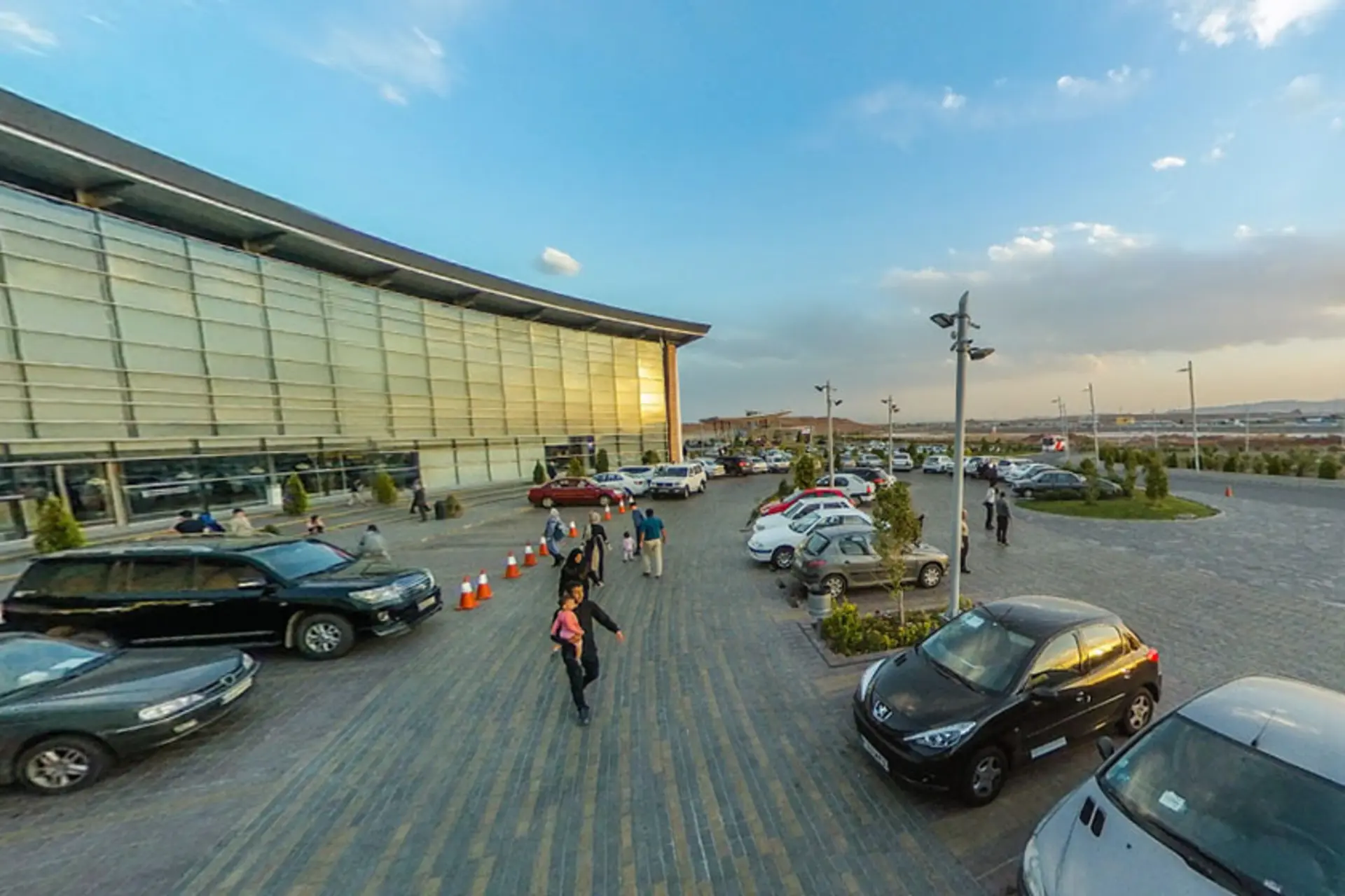 آیا مجتمع مهر و ماه فعال است؟