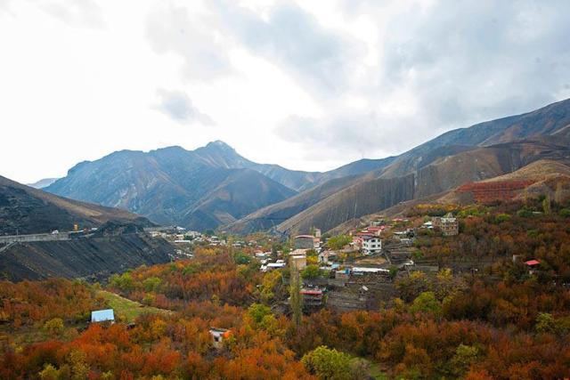 روستا و آبشار سنگان