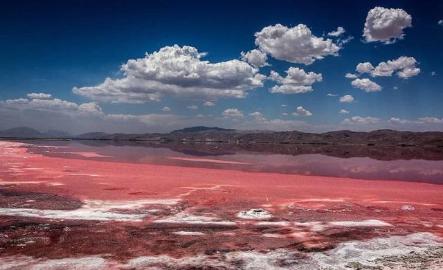آسمان آبی و صاف دریاچه مهارلو