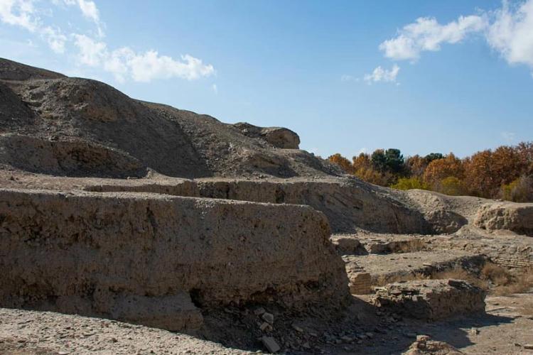 آثار به جای مانده در قلعه سارویه