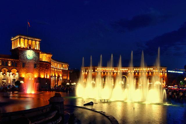 فواره‌های موزیکال میدان جمهوری ایروان