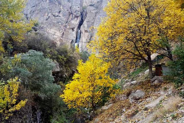 طبیعت پاییزی آبشار شاهاندشت