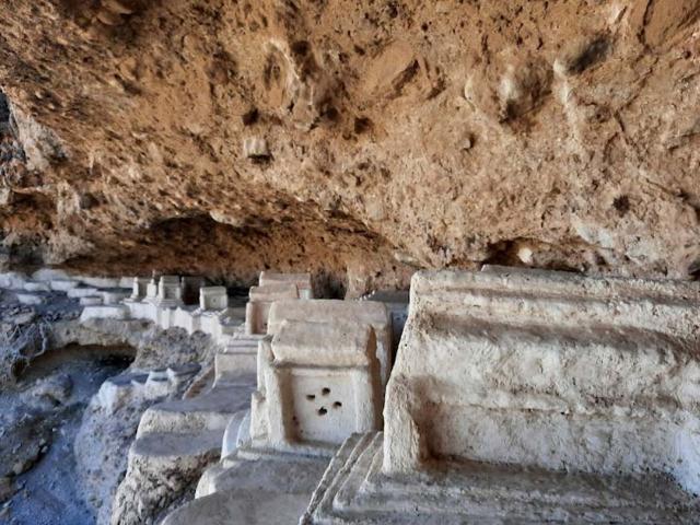 سنگ قبرهای قبرستان هفتاد ملا