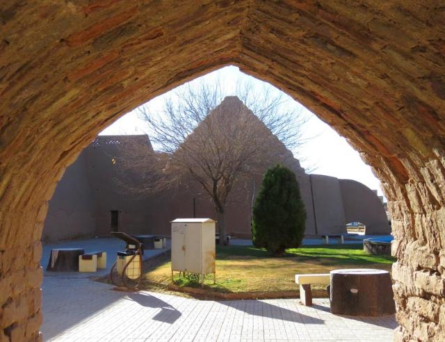 یخدان مویدی