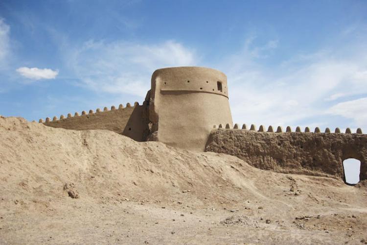 برج و باروی ارگ انار