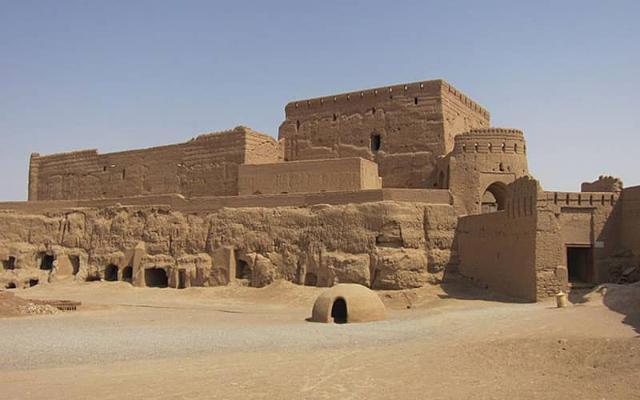 نارین قلعه میبد