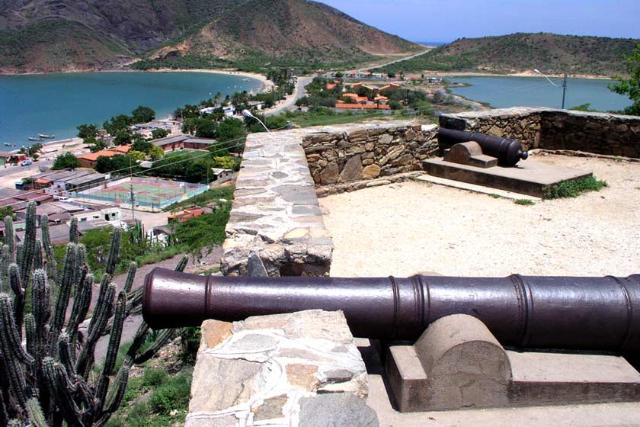 چشم‌انداز شهر از قلعه گالرا