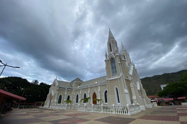 بنای گوتیک کلیسای بانوی مای ال واله