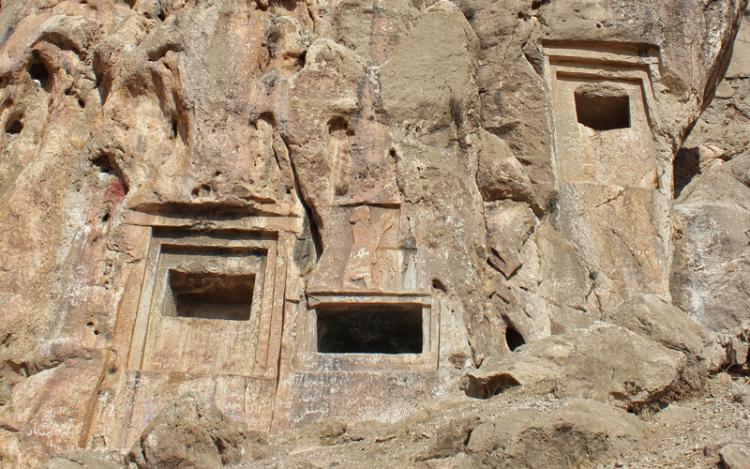نمایی از سه گوردخمه اسحاق وند
