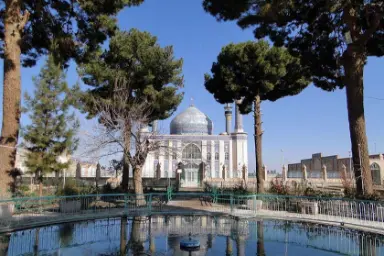 چشم‌انداز بیرونی مزار سلطانی بیدخت