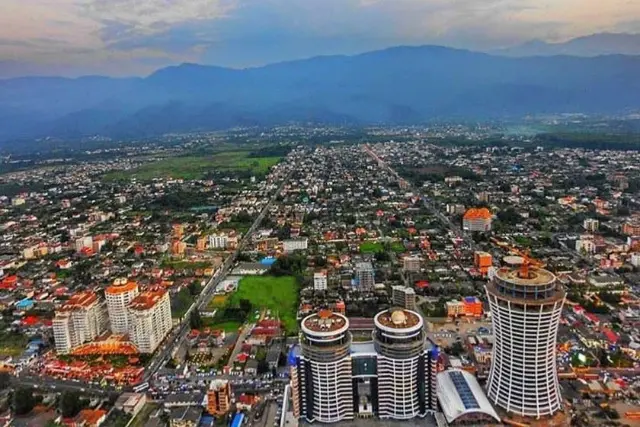 چشم‌اندازی از خیابان دریاگوشه در متل قو