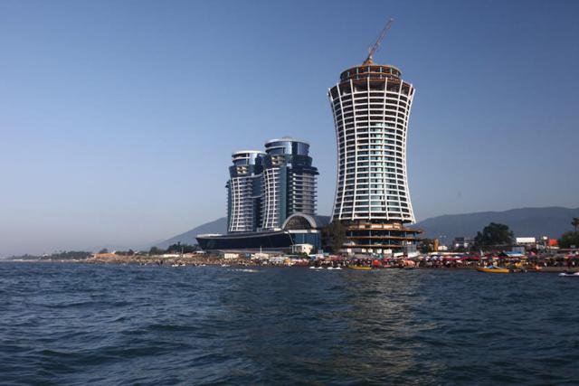 برج های قو الماس خاورمیانه از نمای دور