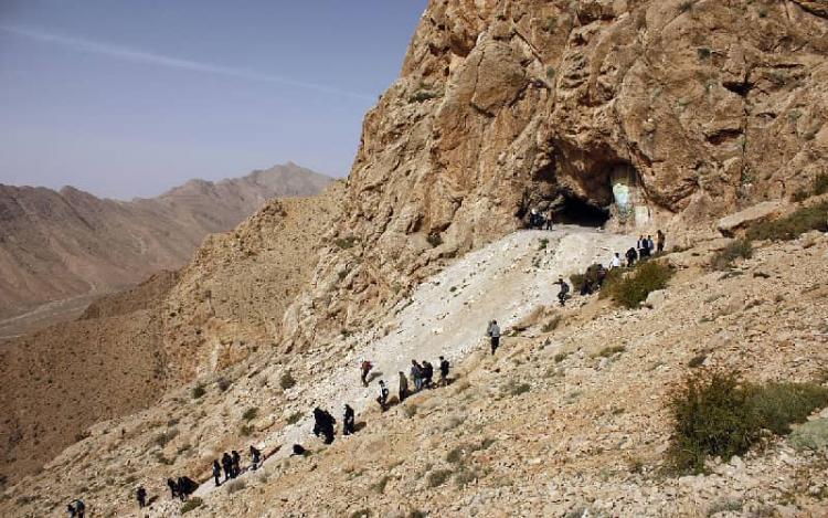 ورودی غار دربند شهمیرزاد