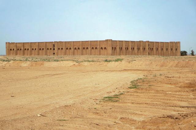 نمایی از قلعه الاخضیر