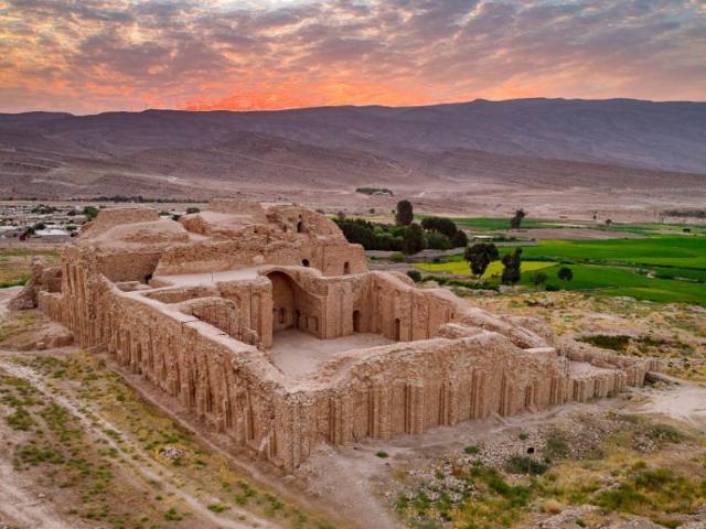 بخش‌های مختلف کاخ اردشیر بابکان