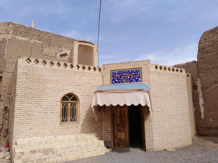 ورودی خانه هشت بهشت نیری