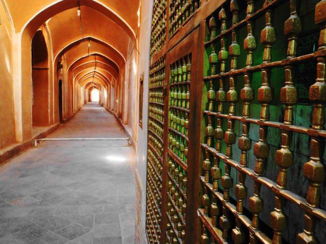 ضریح امامزاده در بازار تاریخی زواره