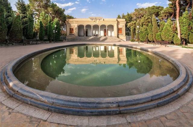 نمایی از محوطه آتشکده آدریان