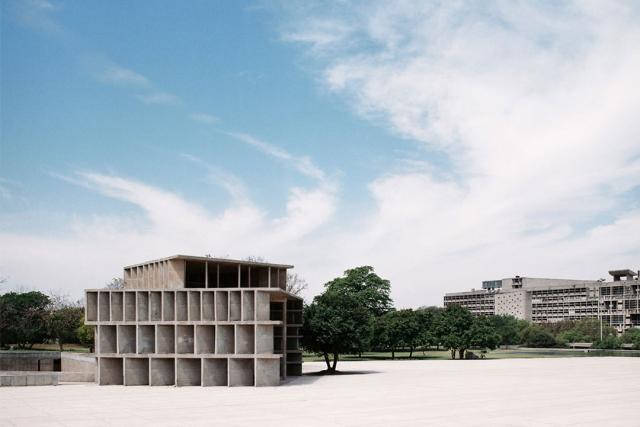 معماری مدرن در مجتمع کاپیتول چندیگار