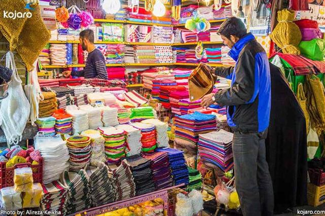 مغازه‌های گوناگون در بازار تجریش