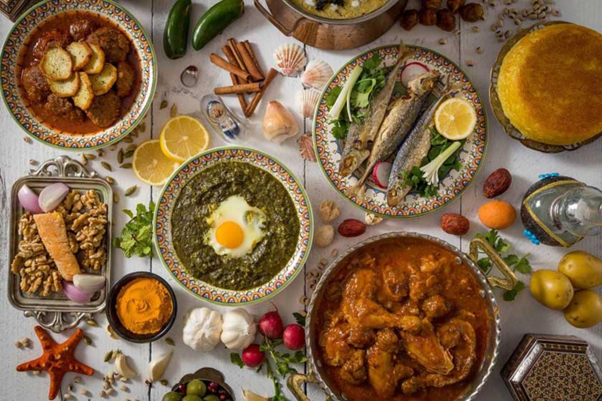 سفره گیلانی با غذاهای سنتی  