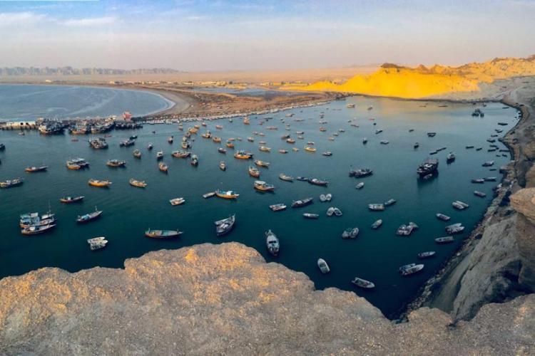 ماهیگیران در ساحل و اسکله بریس
