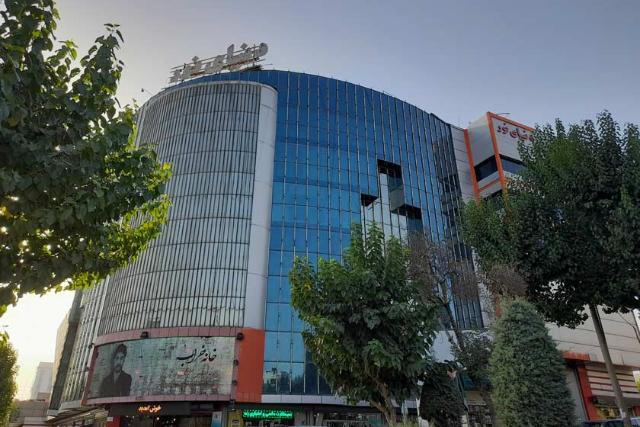 ورودی مرکز خرید دنیای نور تهران