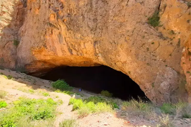 دروازه غار رودافشان