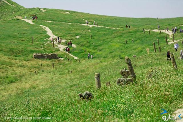 سنگ قبرهای نمادین در قبرستان خالد نبی
