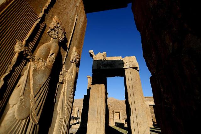 سازه‌های گوناگون در تخت جمشید