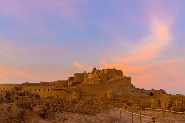 دورنمایی از ارگ بم