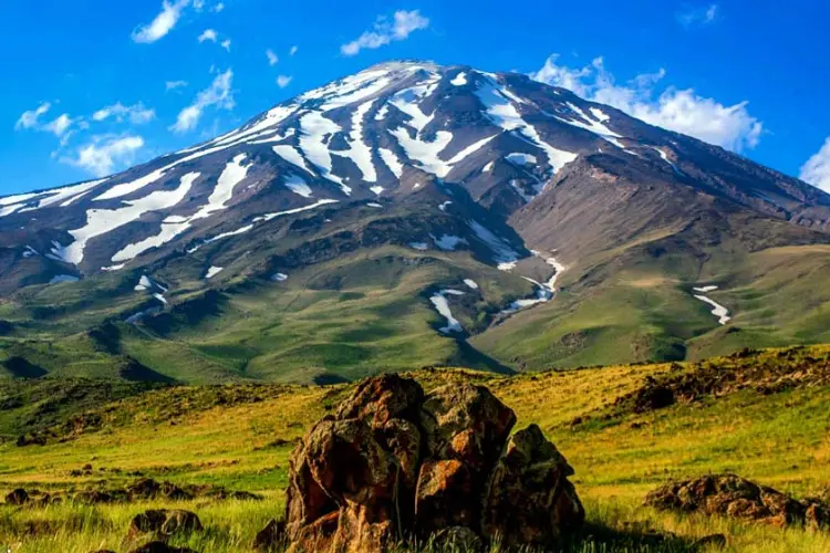 طبیعت اطراف قله دماوند
