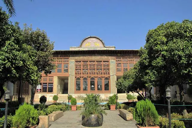 حیاط دلباز خانه زینت الملک
