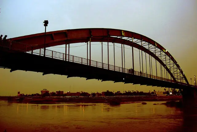 پل‌ سفید اهواز روی رودخانه کارون