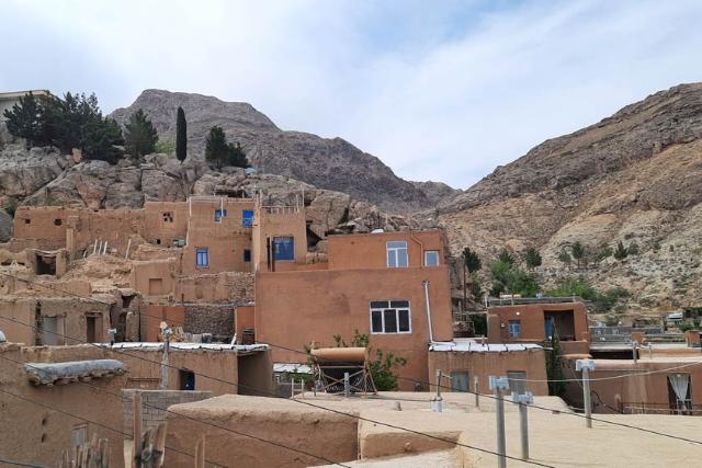 معماری پلکانی در روستای قلعه بالا
