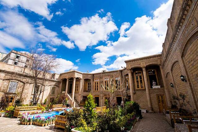 حیاط و بنای خانه داروغه