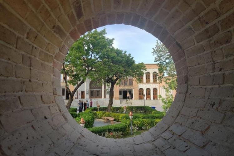 محوطه عمارت آصف وزیری