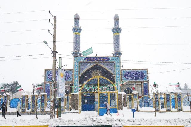 امامزاده حسن تهران در زمستان