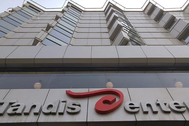 ورودی مرکز خرید تندیس