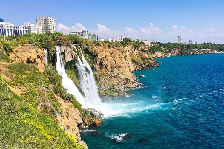 نمایی از آبشار پایین آبشارهای دودن