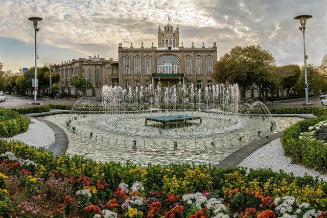 میدان ساعت تبریز ؛ منبع عکس: گوگل‌مپ؛ عکاس: همایون درویشی