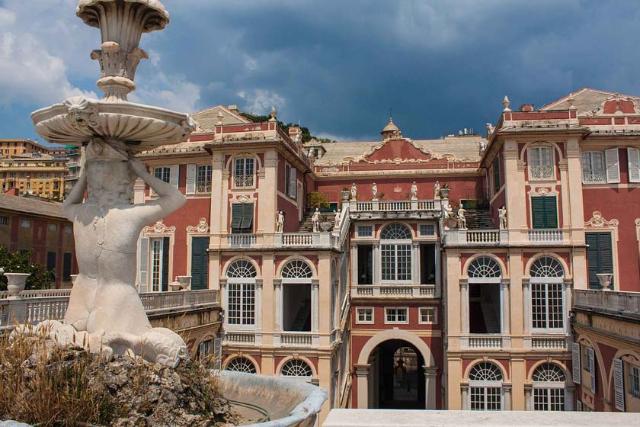 نمای کلی از ساختمان موزه سلطنتی جنوا؛ منبع:  tripadvisor.com؛ عکاس: DiariosBultaco 
