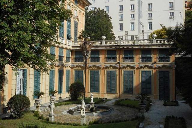 نمای خارجی کاخ لاروسو؛ منبع: tripadvisor.com؛ عکاس: robertocalanca