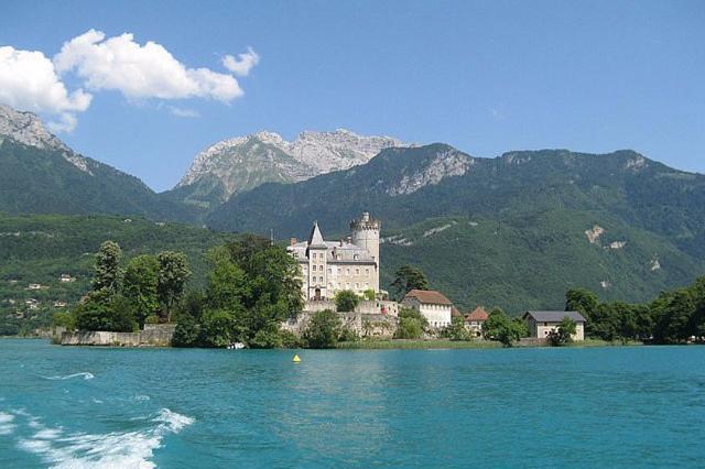 دریاچه انسی فرانسه؛ منبع: tripadvisor.com؛ عکاس: Lacobrigense