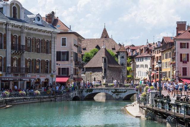 شهر تاریخی انسی؛ منبع عکس: ویکی مدیا؛ عکاس: Dmitry A. Mottl 