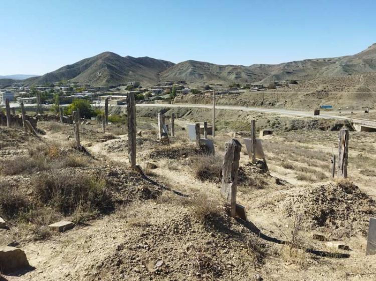 نمایی از قبرستان باغلق؛ منبع عکس: گوگل مپ؛ عکاس: پیام شجریان