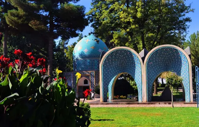 طبیعت زیبای اطراف آرامگاه کمال الملک؛ منبع عکس: گوگل مپ؛ عکاس: ایوب فارابی