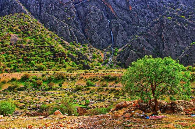 آبشار دره عشق؛ منبع عکس: گوگل مپ؛ عکاس: مهدی رضایی
